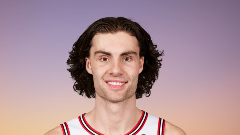 Josh Giddey hits insane half-court game-winner against Lakers