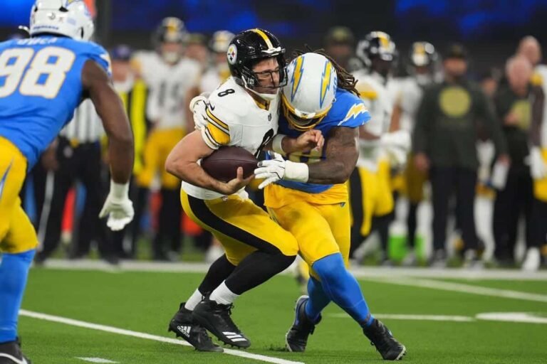 Steelers quarterback Aaron Rodgers vows to play better after awful night against the Chargers