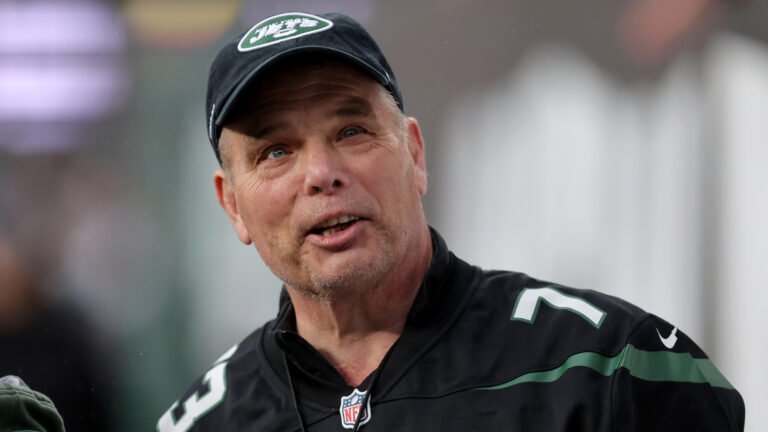 President Trump pardons five former NFL players