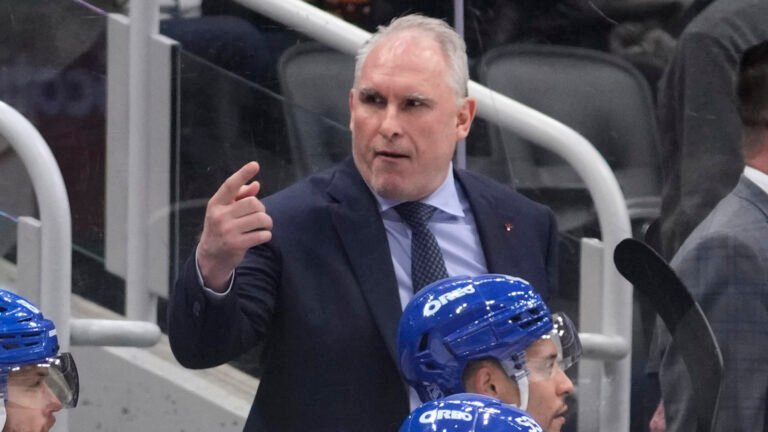 Maple Leafs HC makes roster move that hints at rebuild plans