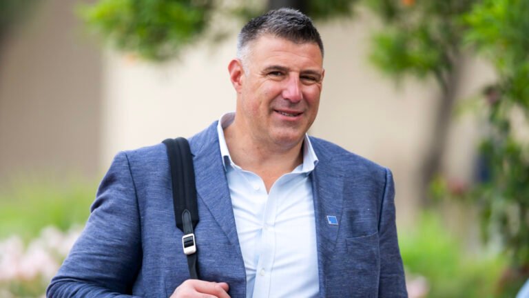 Mike Vrabel makes unusual move amid Dianna Russini investigation