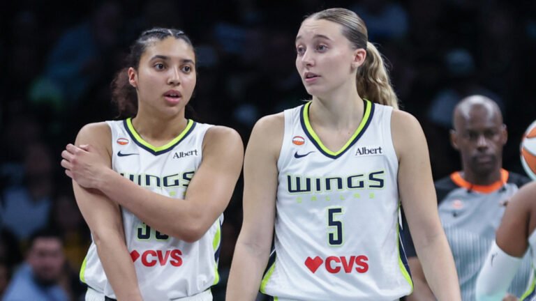 Paige Bueckers reacts to Azzi Fudd’s historic breakout game