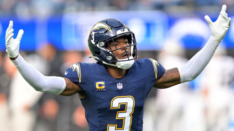 Chargers star gets another historic contract extension