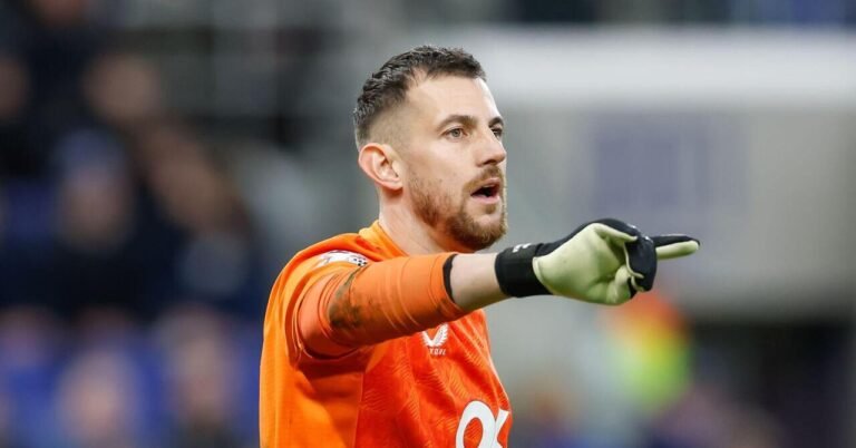 Tottenham continue summer recruitment by snapping up veteran goalkeeper Dubravka