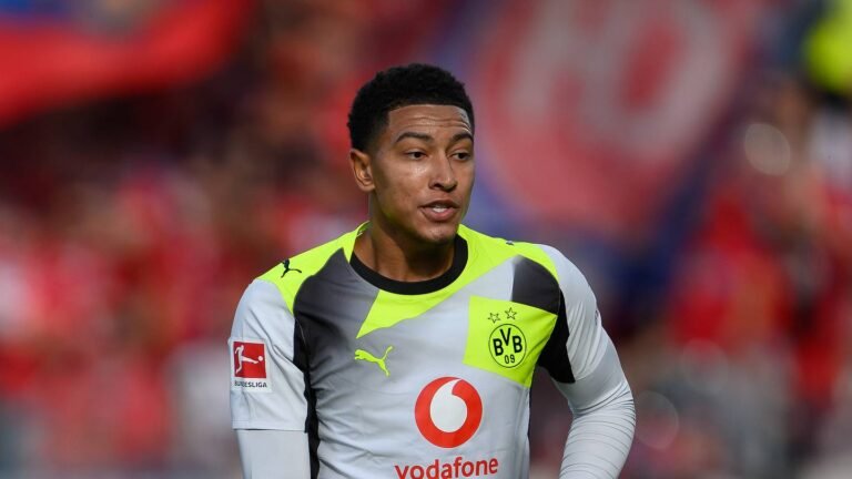 Borussia Dortmund debut striking neon 2025/26 away kit