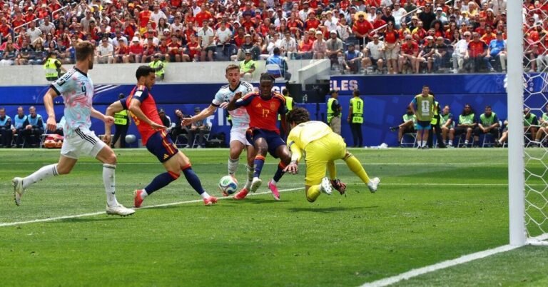 Merino the late hero again as Lammens error gifts La Roja semi-final spot