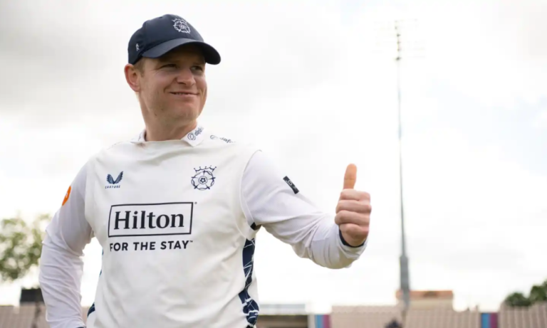 Hampshire captain Ben Brown signs until 2027