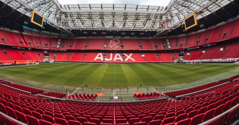 Reports, results, goals as Inter and Napoli win, Nottingham Forest, West Ham and Rangers draw, Ajax beat Burnley and Dybala scores sublime Roma goal