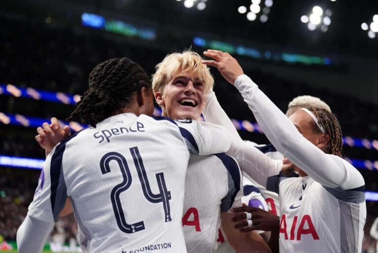 Tottenham reject £46m offer from Newcastle for Lucas Bergvall