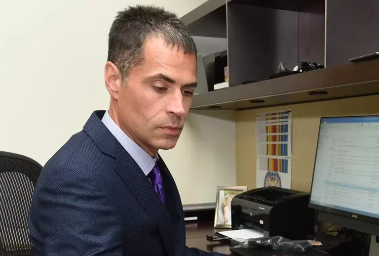 Lakers ownership uncertainty delays front office expansion