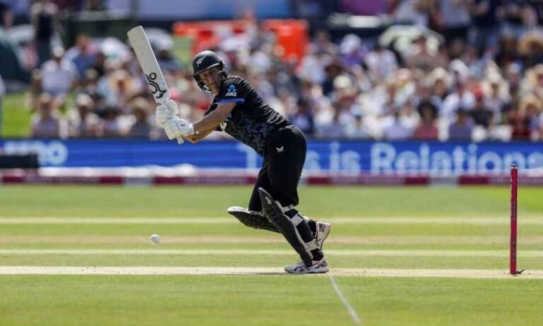New Zealand strike back against England after Sophie Devine rescue act