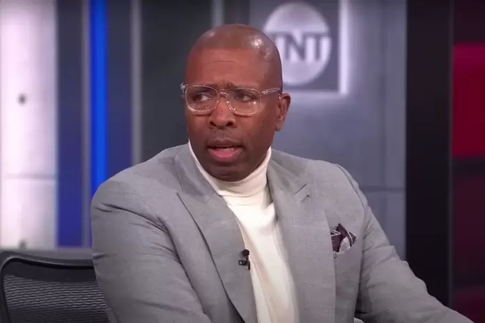 Kenny Smith marries fiancée Tia Jurcic in California