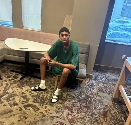 Fake basketball player steals $90,000 BMW SUV