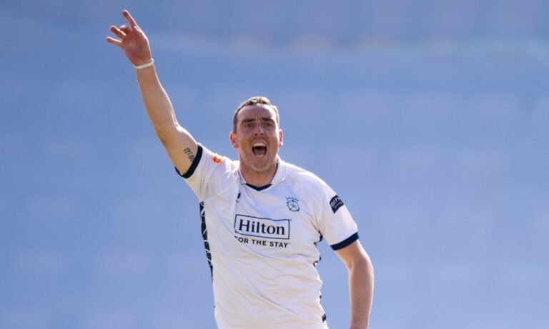 Hampshire bowler Kyle Abbott signs one-year extension