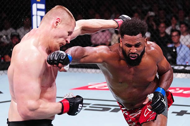 Waldo Cortes-Acosta Favored Over Curtis Blaydes At Noche UFC