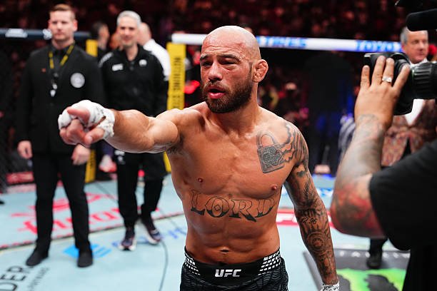 Why Did Jean Silva Take Off His Gloves After Noche UFC Victory?