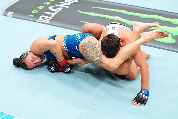 “Hell Yeah” – Fans Go Crazy Over Casey O’Neill’s Unreal Armbar At UFC 331